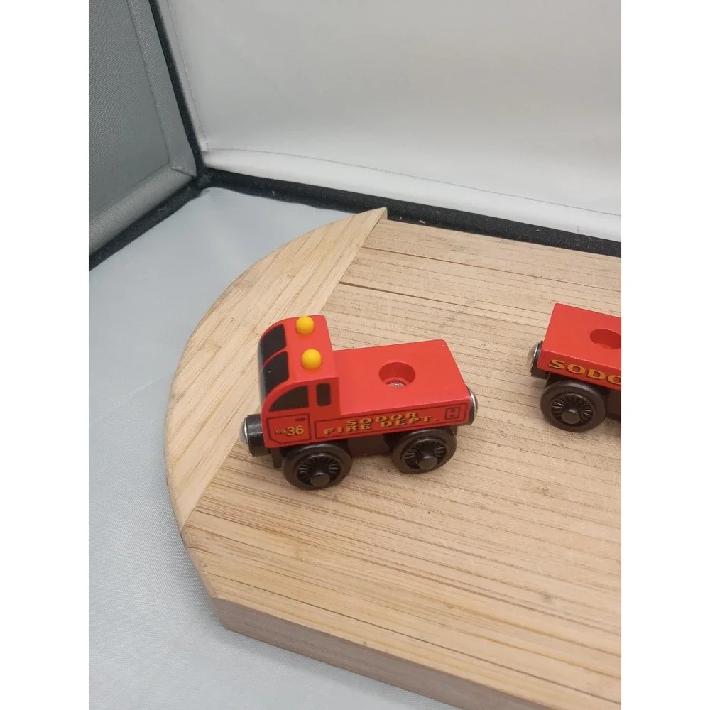 Thomas The Tank Engine Friends Wooden Railway Sodor Dept 36 FIRE TRUCK& TN Read